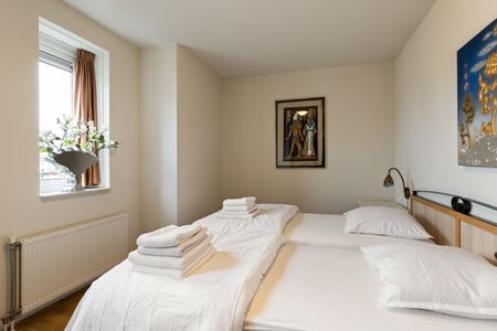 Nicely 2 bedroom apartment, terrace & harbor view - Photo 2