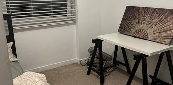 Room in a Shared Flat, Epsom Road, CR0 - Photo 2