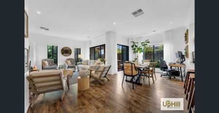 Modern Elegance Meets Energy Efficiency in Clyde North Just a 5-minute walk to Ramlegh Park Primary School - 31 Westbourne Street, Clyde North VIC - Photo 2