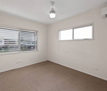 3 BEDROOM HOME, CLOSE TO EVERYTHING! - Photo 1