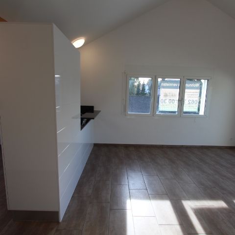 Neuwertige 3.5 Zimmer Wohnung mit Balkon und eigenem Waschturm - Photo 1