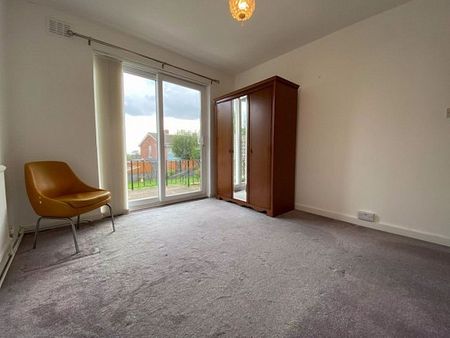 3 Bed - Cotswold Avenue, Lisvane, Cardiff - Photo 5