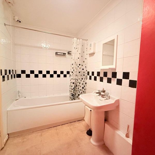 Chudleigh Court, Farnborough - 1 bedroomProperty for lettings - Seymours - Photo 1