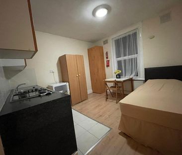 Studio Flat, Station Road, E12 - Photo 6