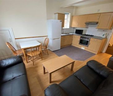 4 bedroom semi-detached house to rent - Photo 2