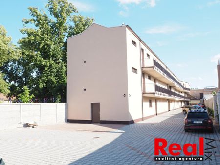 Pronájem bytu 1+kk 35 m2 - Fotografie 4