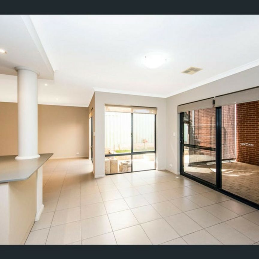 EXCEPTIONAL TOWNHOUSE IN A GREAT LOCATION - Photo 1