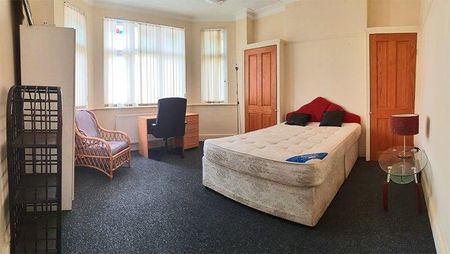 6 bedroom semi-detached house to rent - Photo 2