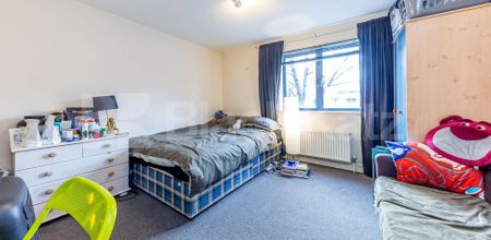 2 Bedroom, 2 bath, 1 reception Flat - Photo 4