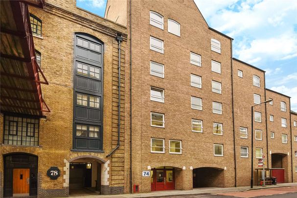 A nicely appointed one bed apartment situated on sixth floor of this conveniently located block located in the heart of Wapping. - Photo 1