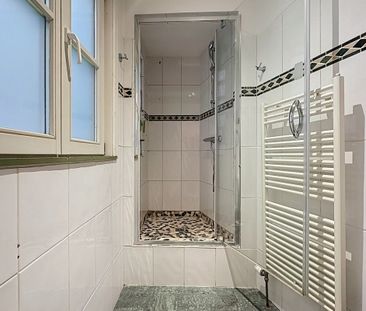 Studio meublé de +/-50m² au cœur de Bruxelles – À deux pas de la Gr... - Photo 3
