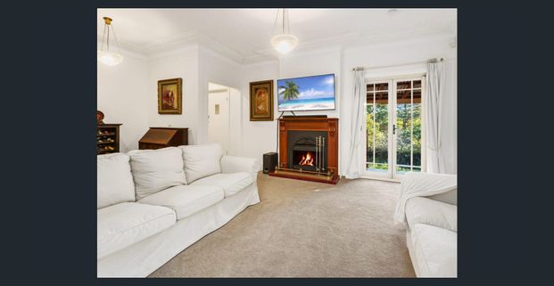 GREAT 4 BEDROOM, 3 BATH HOME WITHIN A SHORT WALK TO TRAINS - Photo 1