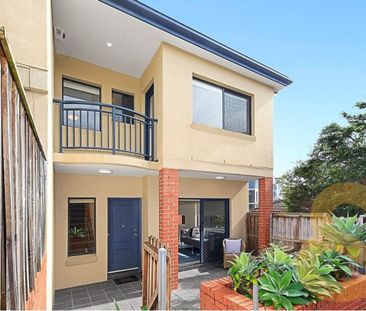 Spacious 3-Bedroom Townhouse in Prime Maroubra Location - Photo 4