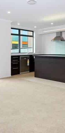 Spotless 4 bedroom! - Photo 1