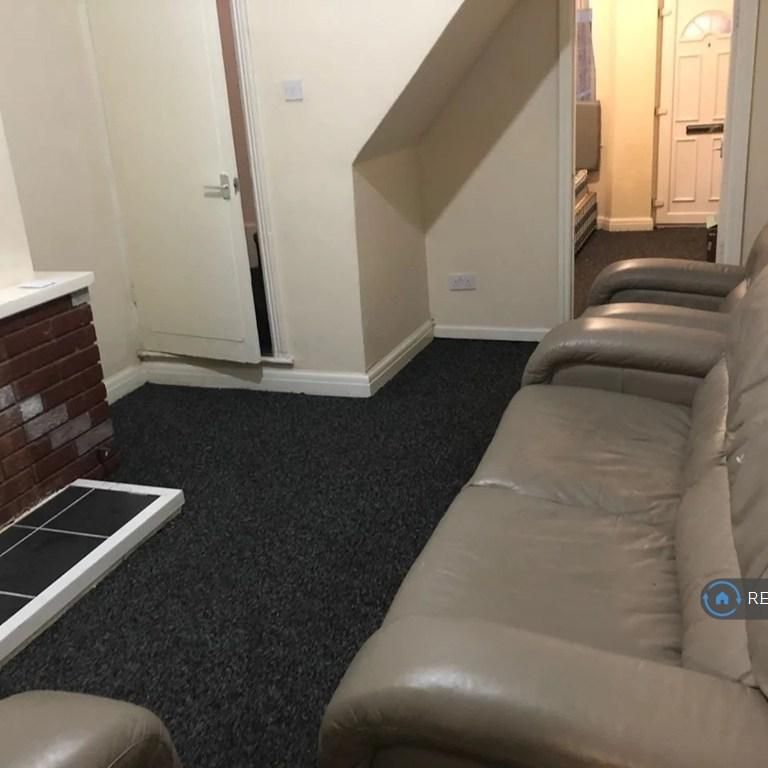 1 bedroom in a house share to rent - Photo 1