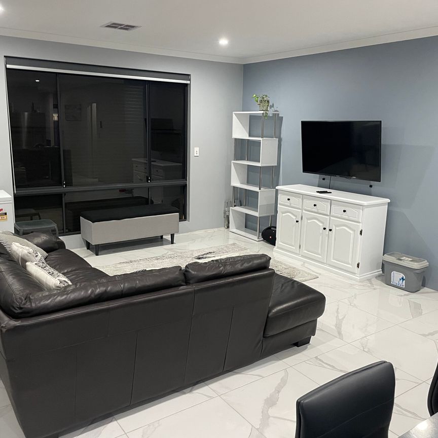 Ellenbrook - Photo 1