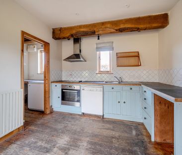 2 bedroom semi-detached house to rent - Photo 5