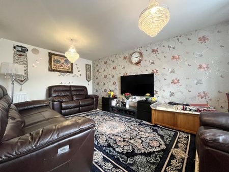 4 bedroom detached house to rent - Photo 4