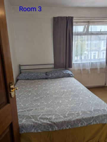 4 Bed Terraced House, Perkins Road, IG2 - Photo 4