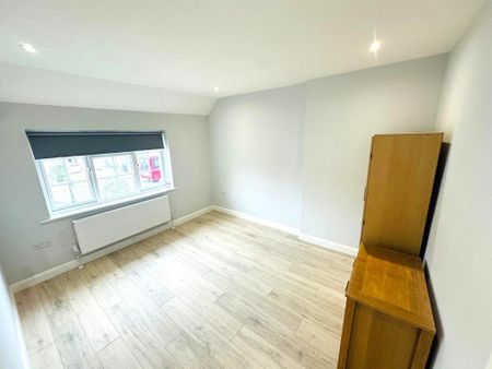 4 bedroom end of terrace house to rent - Photo 2