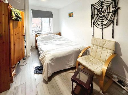 4 bedroom terraced house to rent - Photo 5