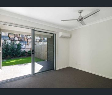 Family townhouse with loads of storage - Photo 2