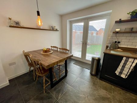 3 bedroom semi-detached house to rent - Photo 3