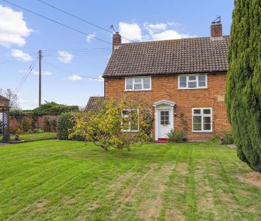 3 bedroom semi-detached property located within a village location.... - Photo 1