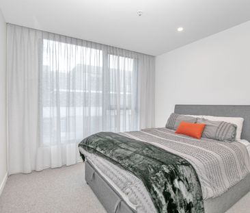 Spacious 3-Bedroom Apartment with Stunning City Views in Brunswick ... - Photo 4