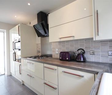 2 bedroom semi-detached house to rent - Photo 4