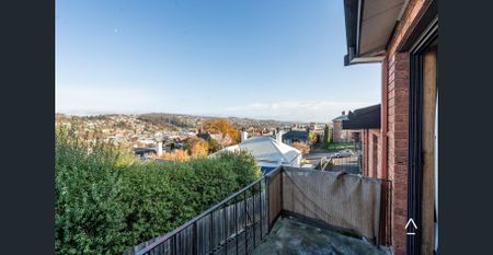 Conveniently Located One-Bedroom Flat - Photo 2