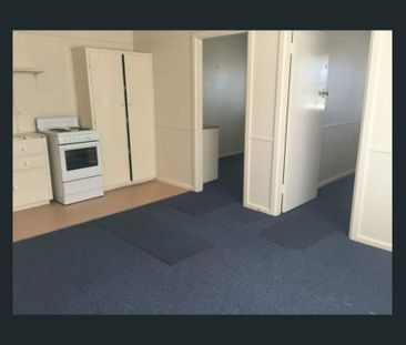 Conveniently Located 2-Bedroom Flat in a Small Block of 4 - Photo 4