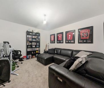 4 bedroom detached house to rent - Photo 2