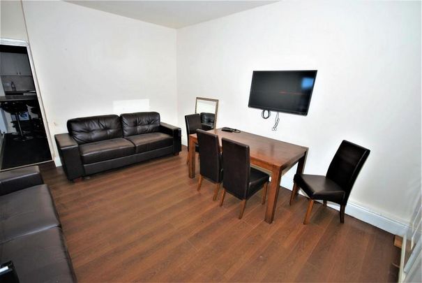 8 bedroom house to rent - Photo 1