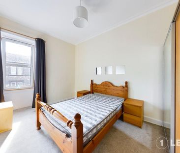 3 bedroom flat to rent - Photo 2