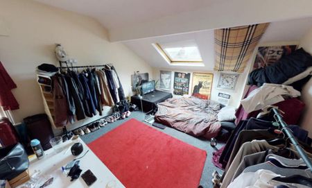 4 bedroom flat to rent - Photo 2