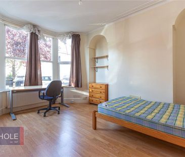 6 bedroom terraced house to rent - Photo 4