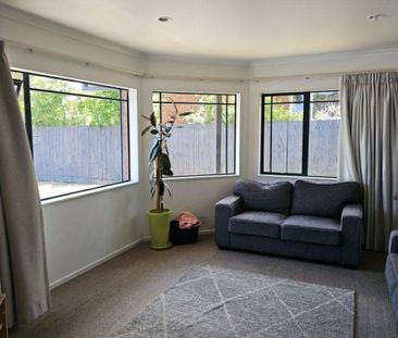 Tucked away in a sought-after neighbourhood - Photo 6