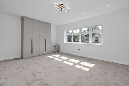 Five bedroom, new build family home in Ascot. - Photo 5