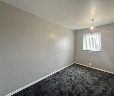 Huins Close, Redditch - Photo 1