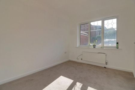 6 bedroom detached house to rent - Photo 2