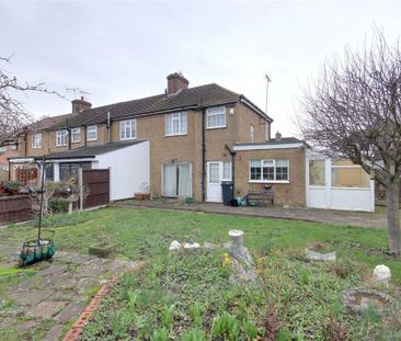 Bedford Crescent, Enfield EN3, London - Photo 2