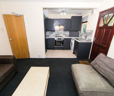 Kelso Gardens, Hyde Park, Leeds - Photo 2