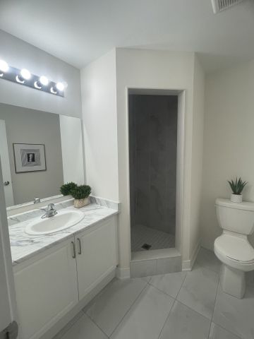 For Lease - 143 Kenneth Rogers Crescent, East Gwillimbury, Ontario - Photo 5