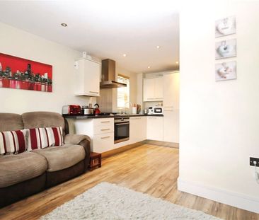 Rusham Road, Egham, Surrey, TW20 9LS - Photo 3