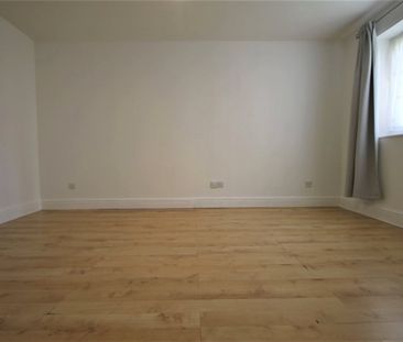 Redford Close, Feltham,TW13 - Photo 4