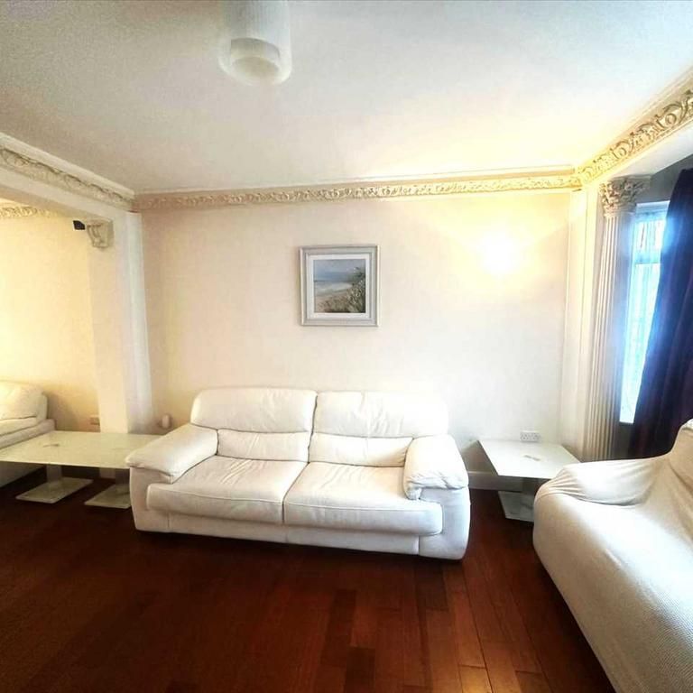 4 bedroom detached house to rent - Photo 1