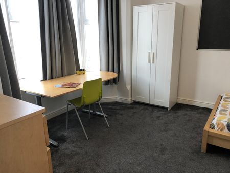 6 Bed Terraced House, Henry Road, NG7 - Photo 3