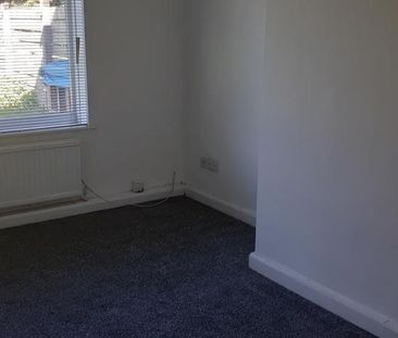2 bedroom semi-detached house to rent - Photo 6