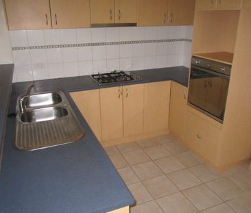 Spacious 3 Bedroom Family Townhouse - Photo 4